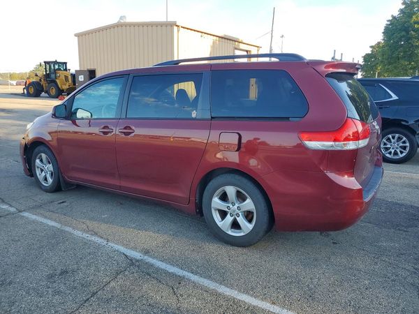 2014 TOYOTA SIENNA