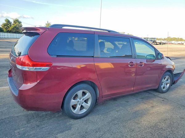 2014 TOYOTA SIENNA