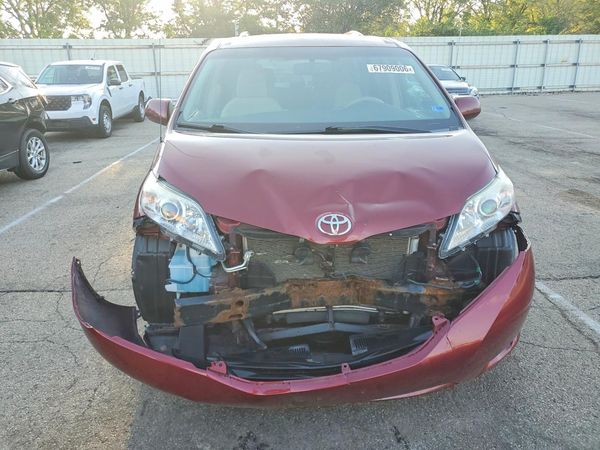 2014 TOYOTA SIENNA