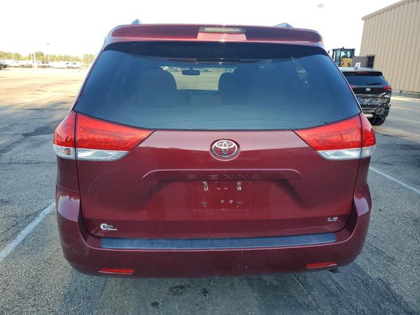 2014 TOYOTA SIENNA