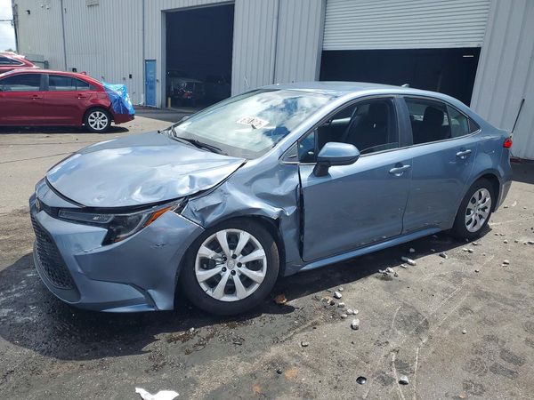 2020 TOYOTA COROLLA LE — Front 3/4