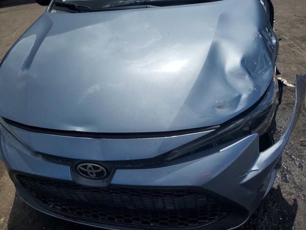 2020 TOYOTA COROLLA LE — Engine bay
