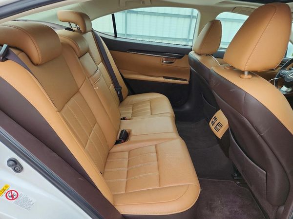 2016 LEXUS ES