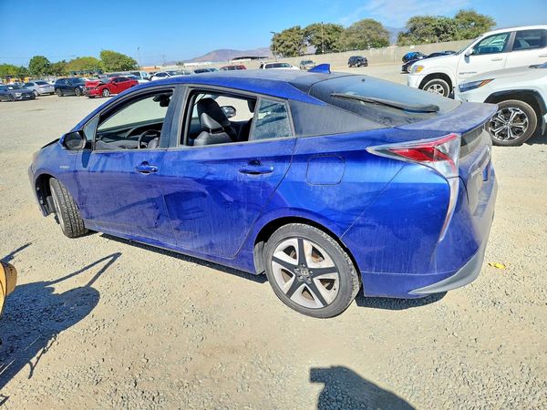 2016 TOYOTA PRIUS