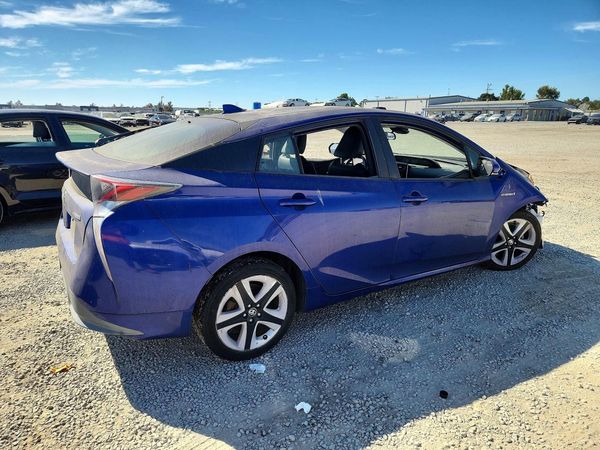 2016 TOYOTA PRIUS