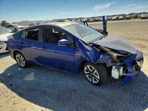 2016 TOYOTA PRIUS