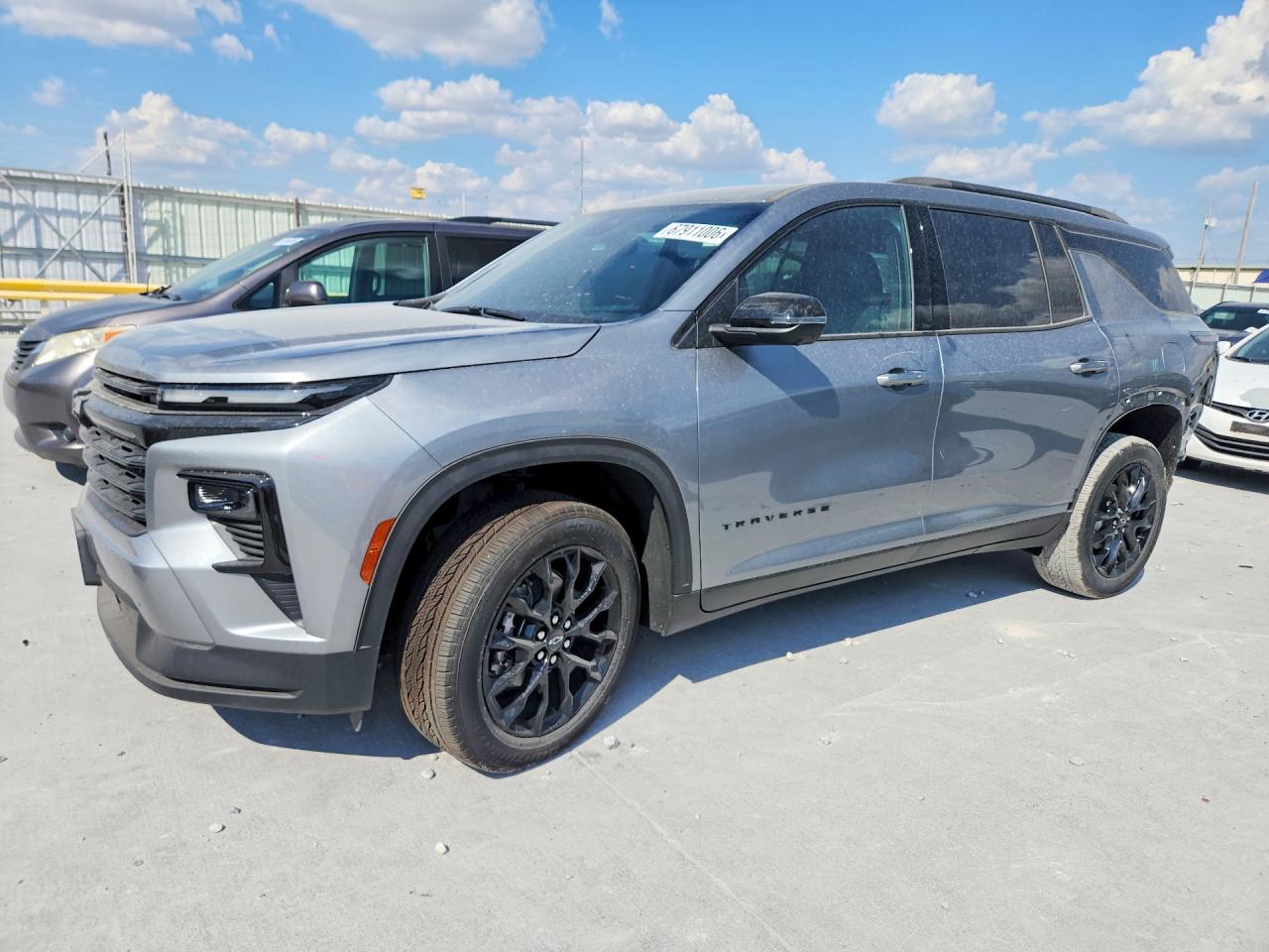 2026 CHEVROLET TRAVERSE LT — Front 3/4