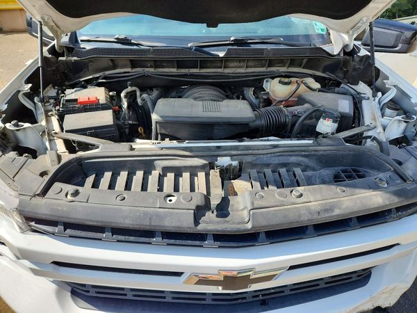 2020 CHEVROLET SILVERADO RST — Engine bay