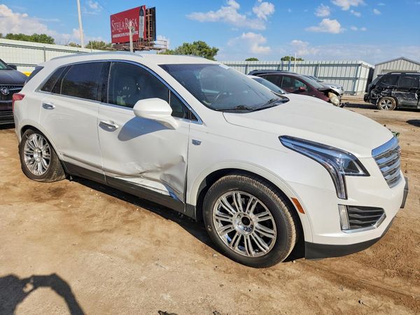 2017 CADILLAC XT5