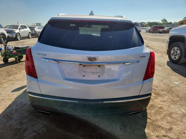 2017 CADILLAC XT5