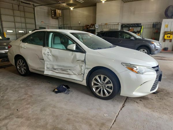 2016 TOYOTA CAMRY