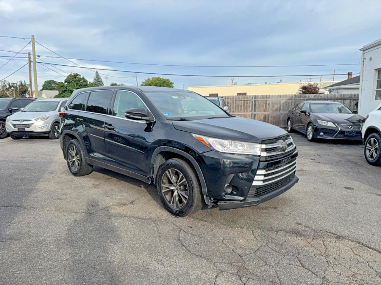 2018 TOYOTA HIGHLANDER LE/LE Plus