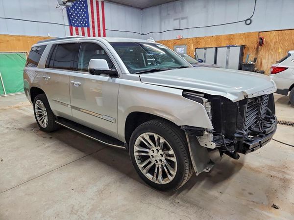 2018 CADILLAC ESCALADE Luxury