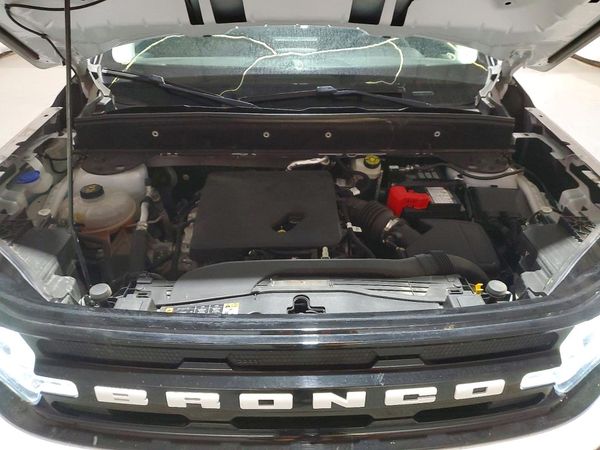2021 FORD BRONCO OUT Outer Banks — Engine bay