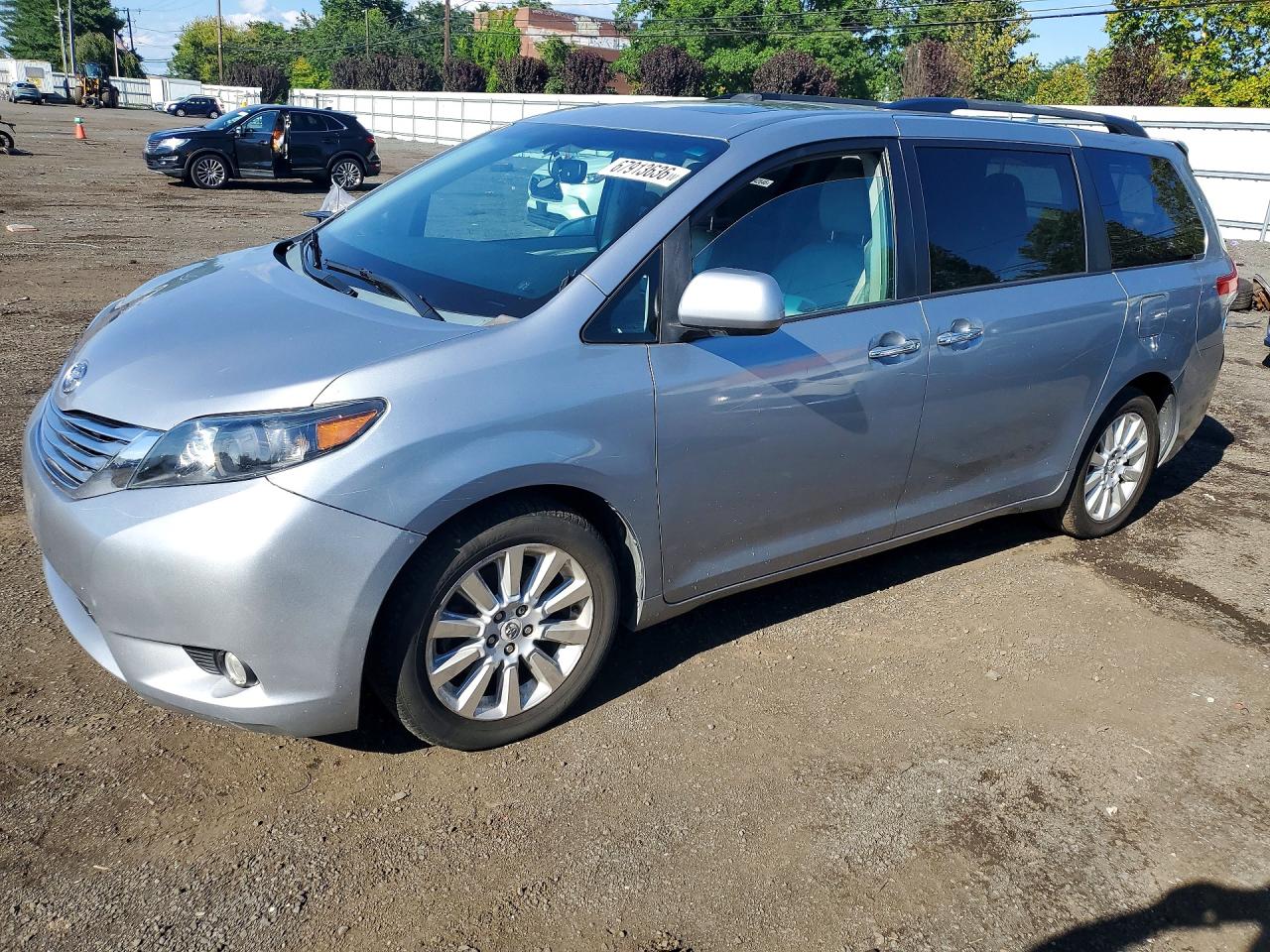 2012 TOYOTA SIENNA