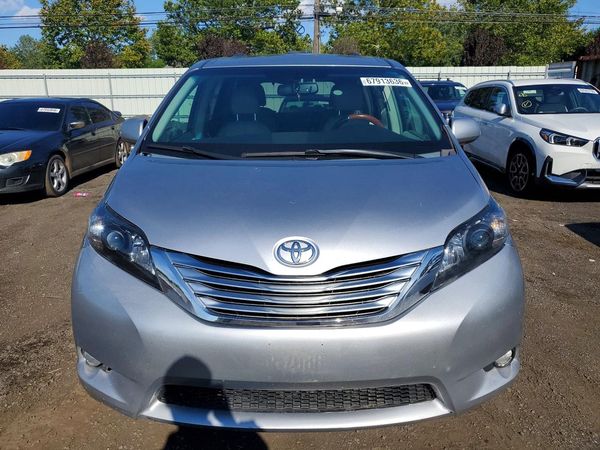 2012 TOYOTA SIENNA