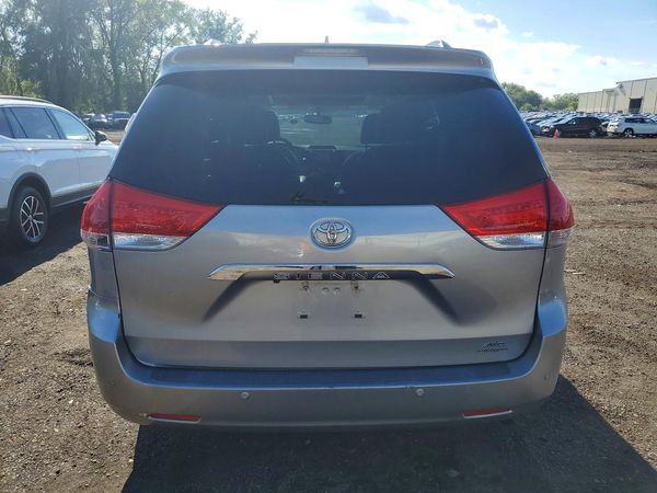 2012 TOYOTA SIENNA