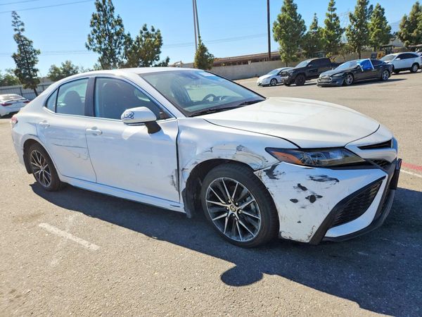 2021 TOYOTA CAMRY SE + Convenient Pkg — Passenger 3/4