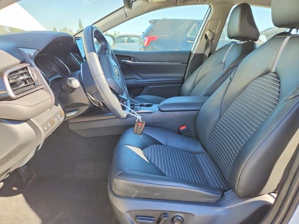 2021 TOYOTA CAMRY SE + Convenient Pkg — DENT