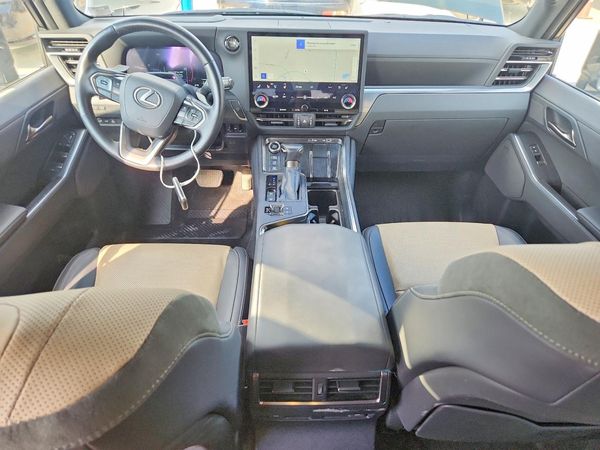 2024 LEXUS GX 550