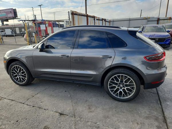 2018 PORSCHE MACAN