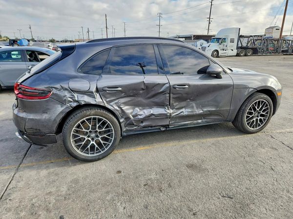 2018 PORSCHE MACAN