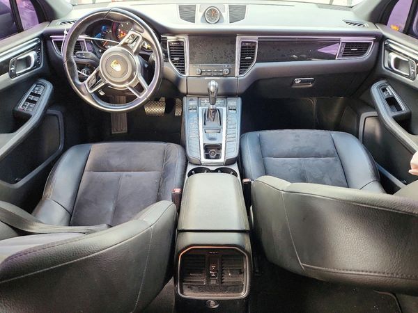 2018 PORSCHE MACAN
