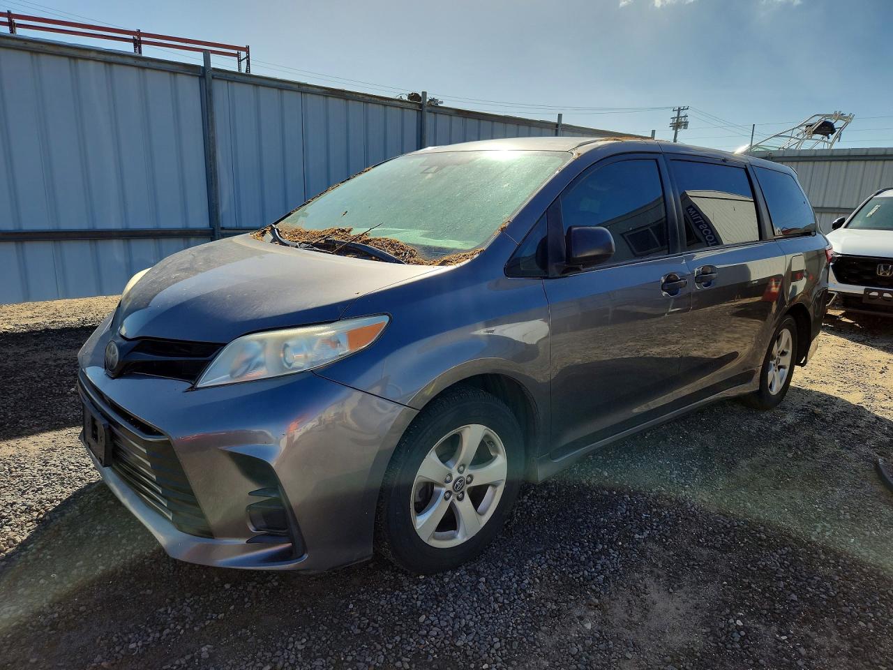 2020 TOYOTA SIENNA — Front 3/4