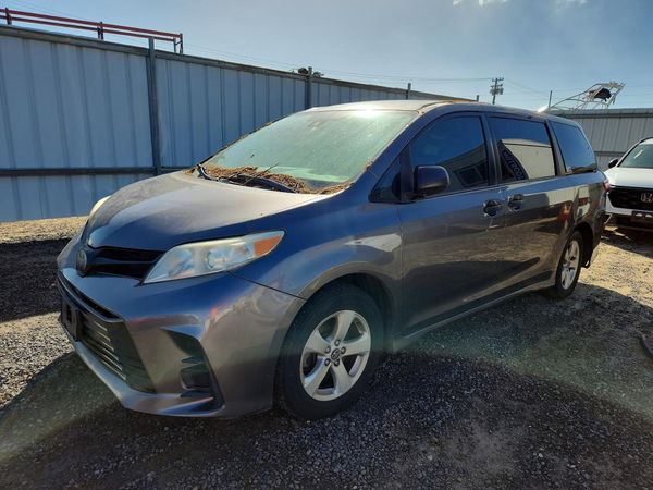 2020 TOYOTA SIENNA — Front 3/4