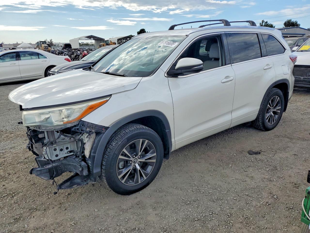 2016 TOYOTA HIGHLANDER