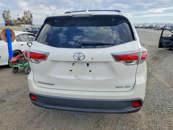 2016 TOYOTA HIGHLANDER