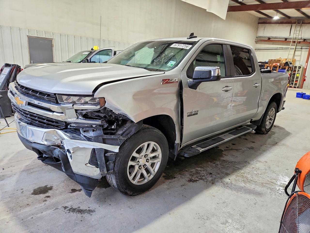 2020 CHEVROLET SILVERADO LT — Front 3/4