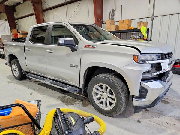 2020 CHEVROLET SILVERADO LT — Passenger 3/4