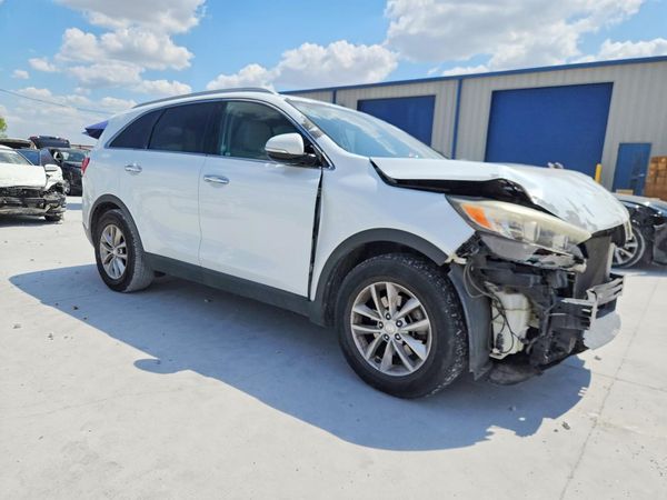 2016 KIA SORENTO L / LX