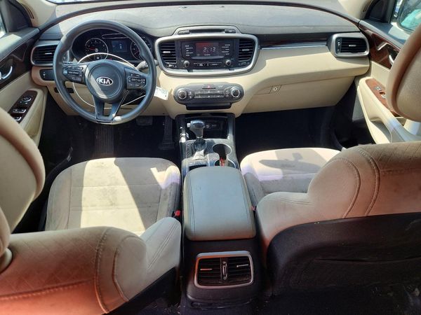 2016 KIA SORENTO L / LX
