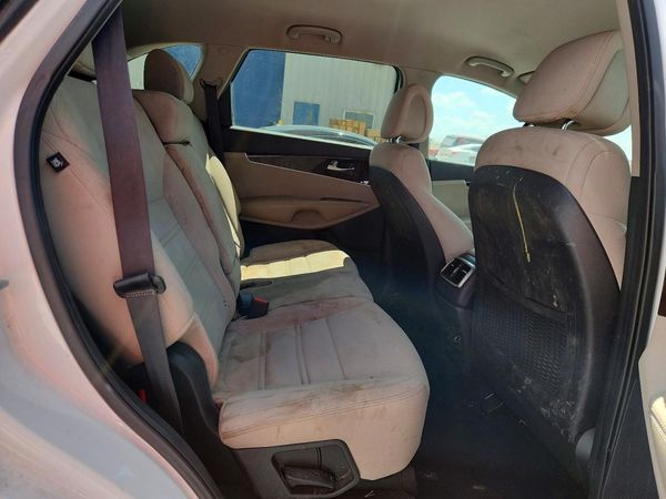 2016 KIA SORENTO L / LX