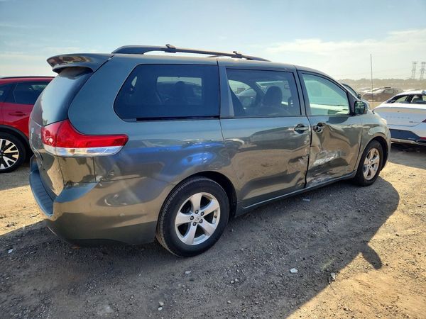 2014 TOYOTA SIENNA — PSRA