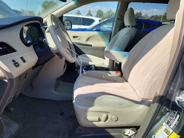 2014 TOYOTA SIENNA — DENT