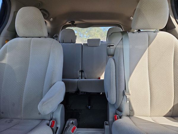 2014 TOYOTA SIENNA — SUVN