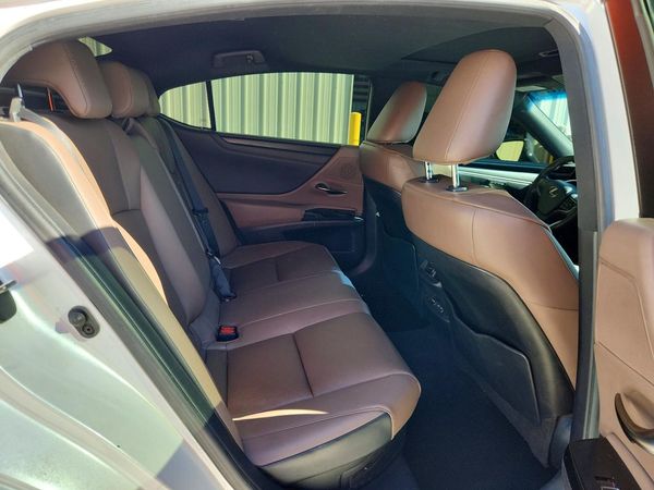 2023 LEXUS ES 300H