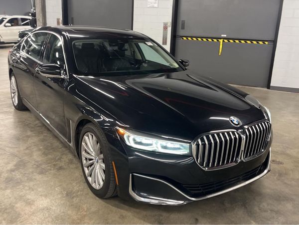 2022 BMW 740