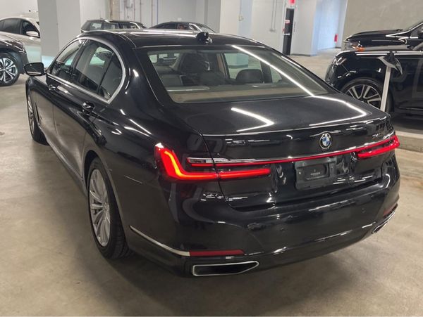 2022 BMW 740