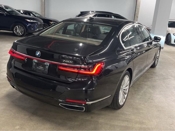 2022 BMW 740