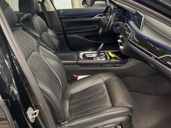 2022 BMW 740