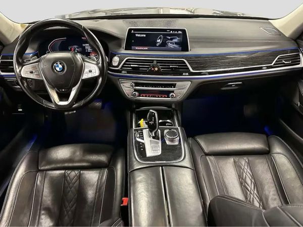 2022 BMW 740