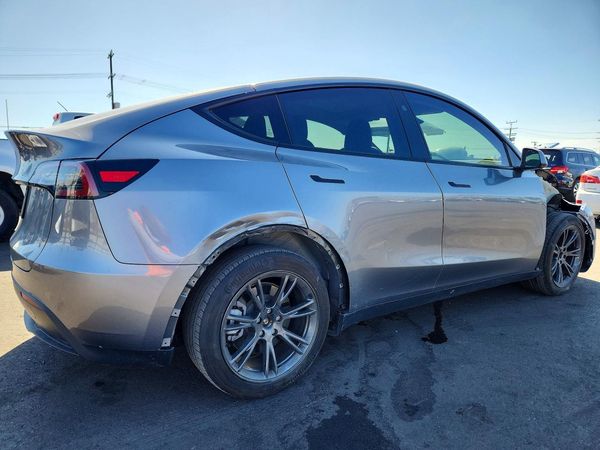 2025 TESLA MODEL Y