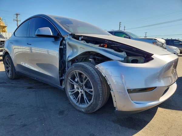 2025 TESLA MODEL Y