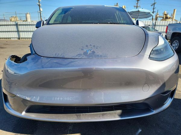 2025 TESLA MODEL Y