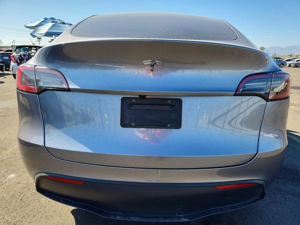 2025 TESLA MODEL Y