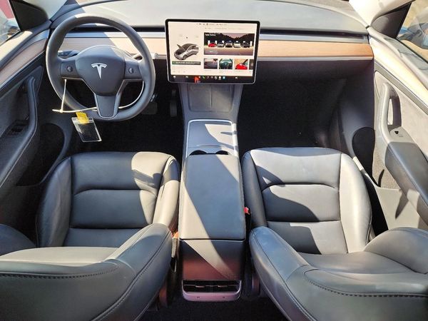 2025 TESLA MODEL Y
